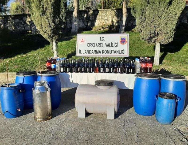 Kırklareli’de 898 litre sahte içki ele geçirildi
