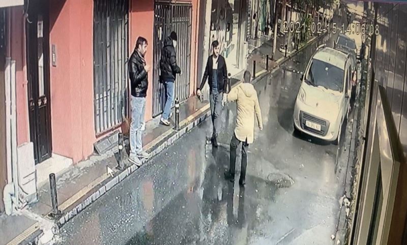 (Özel) Ortaköy’de aralarında husumet olan 2 kardeş sokak ortasında birbirini bıçakladı
