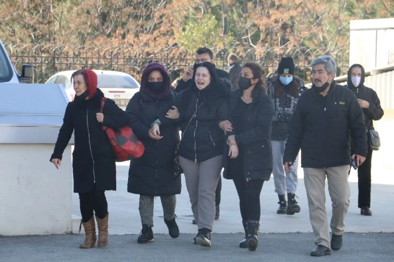 Öldürülen ablası için kardeşin ’annem annem’ feryadı
