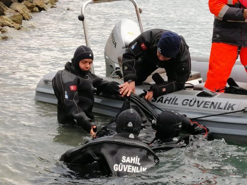 Enez’de tekneden düşen gencin cansız bedenine ulaşıldı
