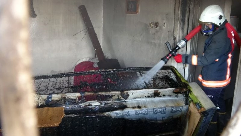 Müstakil evde çıkan yangın mahalleliye panik yaşattı
