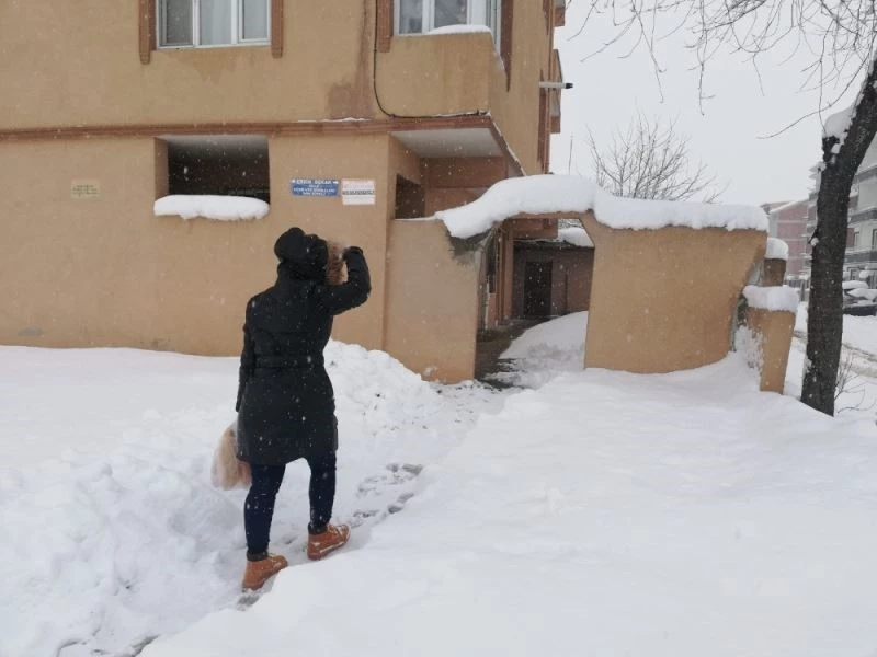 Yürekleri ısıtan ekipler kar kış dinlemedi
