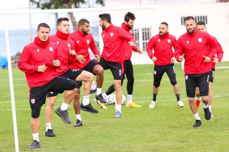 Samsunspor 6 oyuncu transfer etti 8 oyuncuyu da gönderdi
