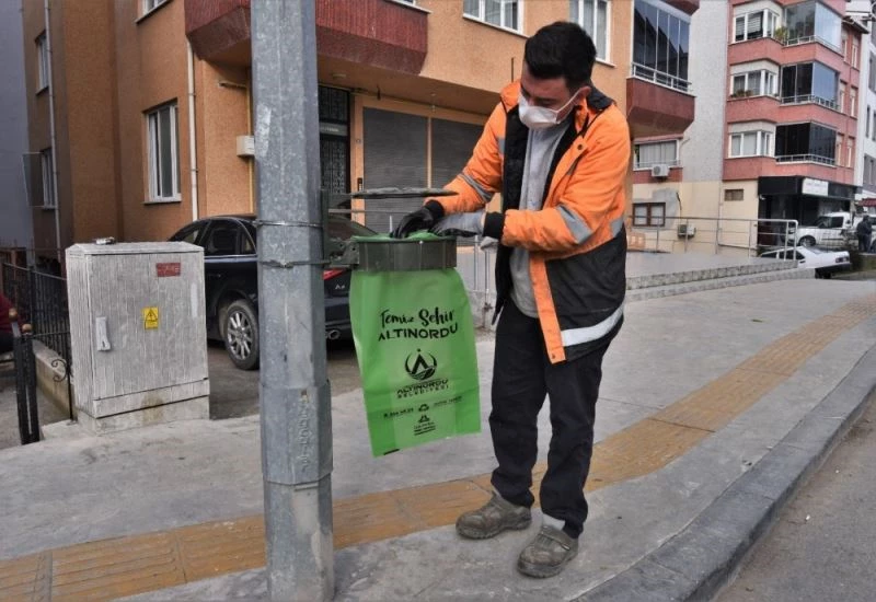 Altınordu’da temassız çöp kutusu dönemi

