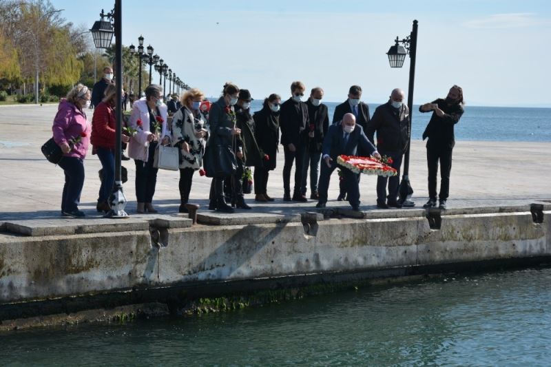 Sinop’ta mübadiller denize çelenk bıraktı
