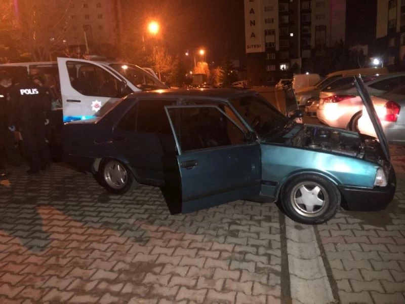 Sokağa çıkma yasağında polisten kaçan ehliyetsiz sürücüye ceza yağdı
