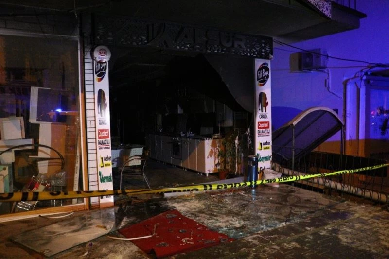 Kundakladıkları dükkanın sahibini görüntülü arayıp izlettirdiler
