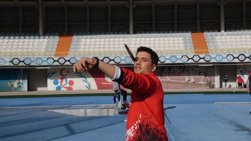 Cirit atma şampiyonu Ümmet Değirmenci, pandemi sürecini güçlenerek geçiriyor
