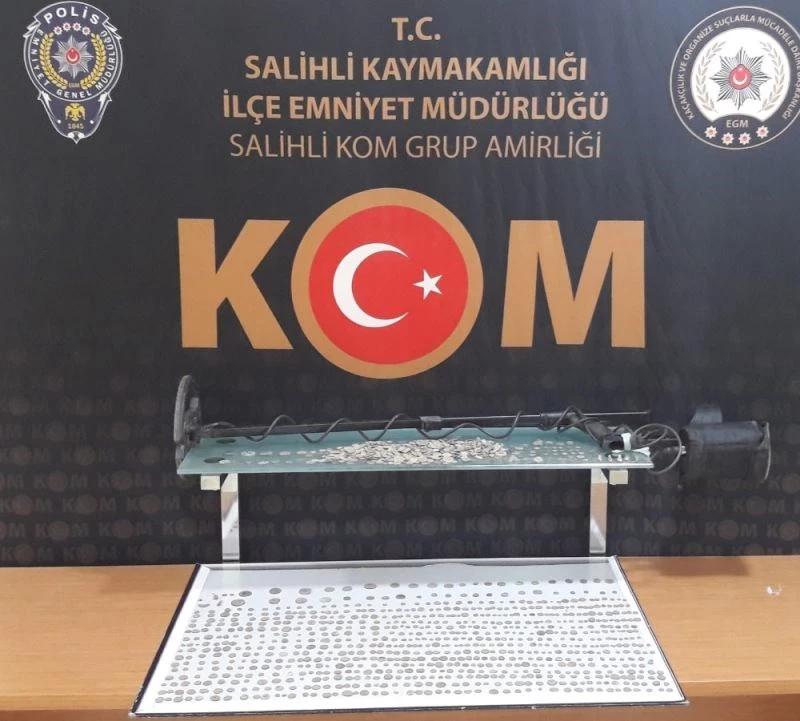 Manisa’da bin 449 parça tarihi eser ele geçirildi
