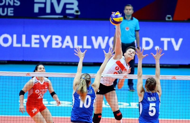 FIVB, voleybolu global olarak geliştirmek için CVC Capital Partners ile anlaştı
