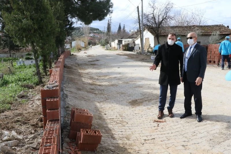 Afet nedeniyle mezarda oluşan hasarlar gideriliyor
