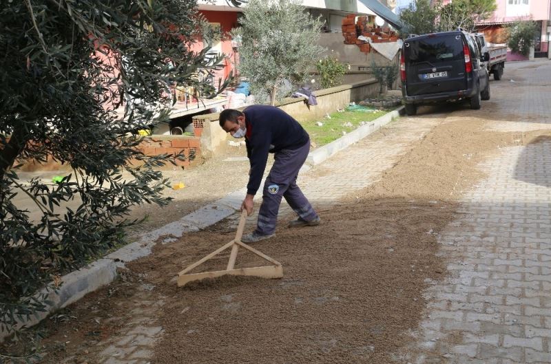 Turgutlu Belediyesi yağıştan etkilenen mahallelerde çalışmalara başlattı
