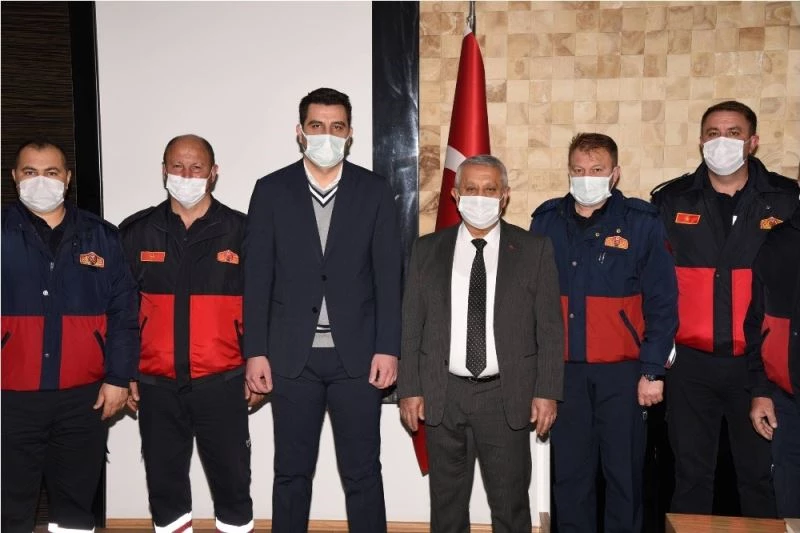 Afyonkarahisar itfaiye teşkilatı çalışanları susuzluk çeken Asya ülkelerinde su kuyuları açtırdı
