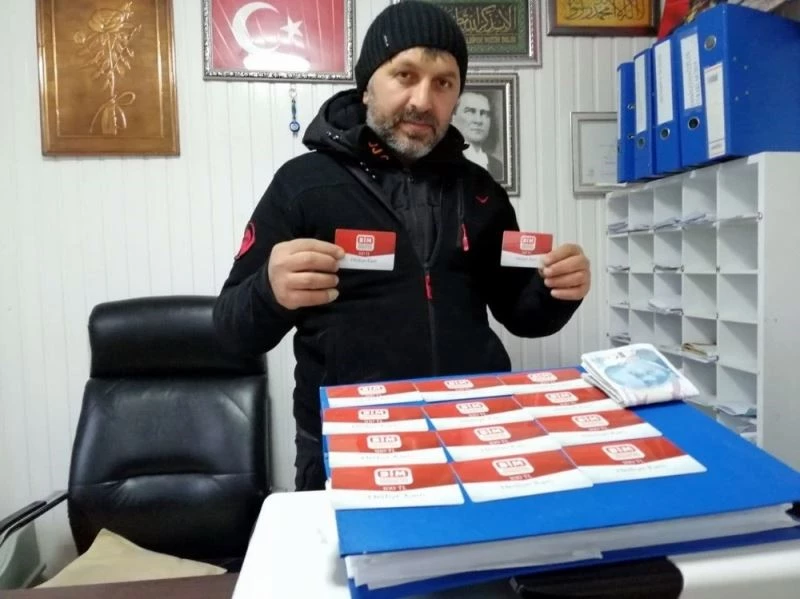 Muhtar ekonomik zorluk çeken kişilerin yardımına koştu
