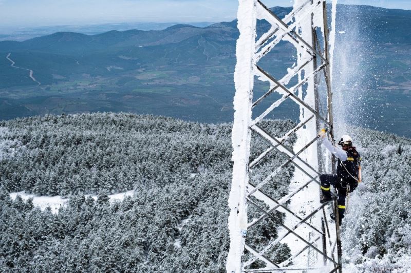 Enerji kahramanlarının karlı dağlarda zorlu mücadelesi
