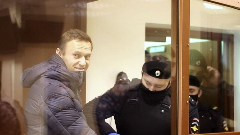 Rus muhalif lider Navalny 2 ayrı davadan ceza aldı
