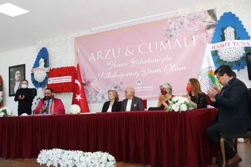 İkinci baharını yaşayan çiftin nikahını Başkan Yılmaz kıydı
