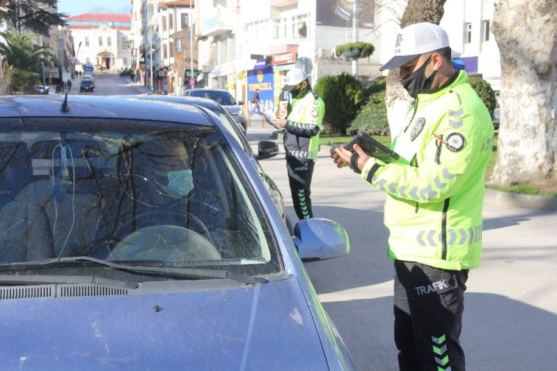 Sinop’ta polis kısıtlamada gezmeye çıkanlara fırsat vermedi
