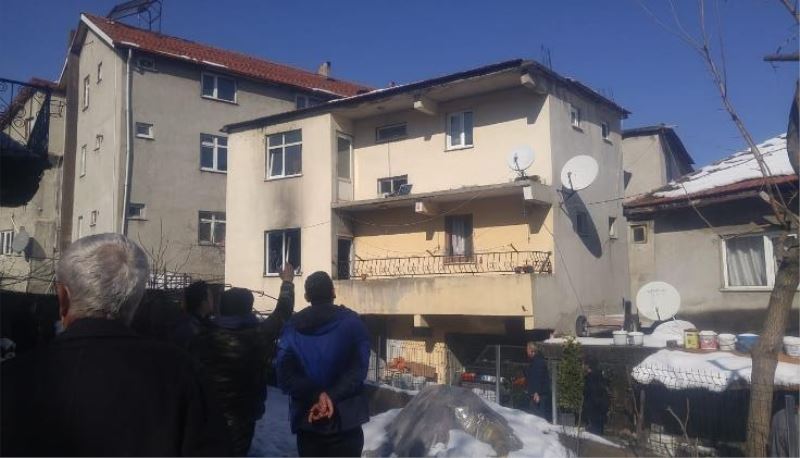 Saltukova’da bir evde yangın çıktı: 2 çocuk dumandan etkilendi
