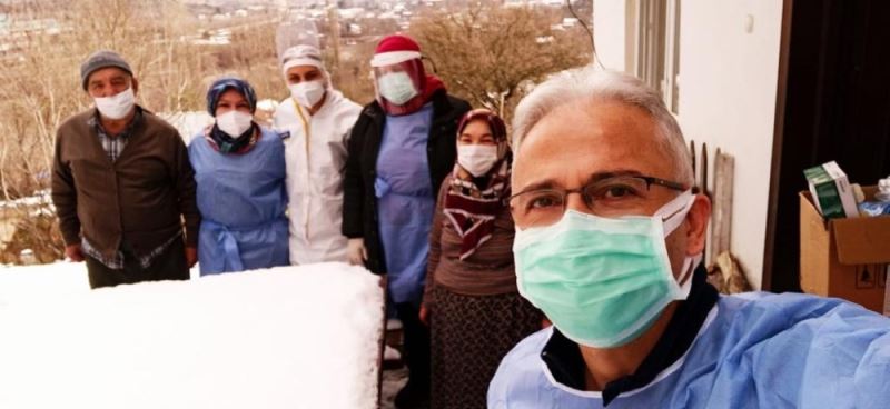 Sağlık ekipleri kar kış demeden aşılama  çalışmalarını sürdürüyor
