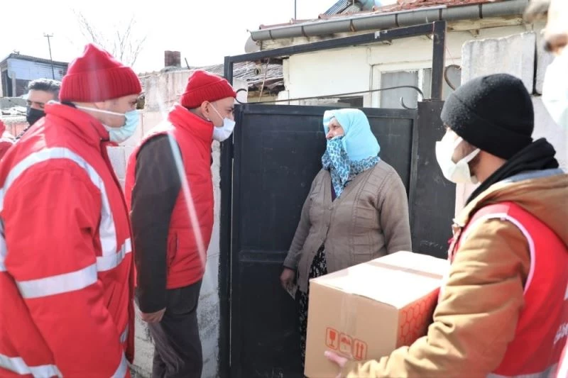 Erzincan’da ihtiyaçlı ailelere gıda kolisi dağıtıldı
