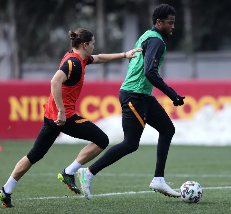 Galatasaray’da Halil Dervişoğlu takımla çalıştı
