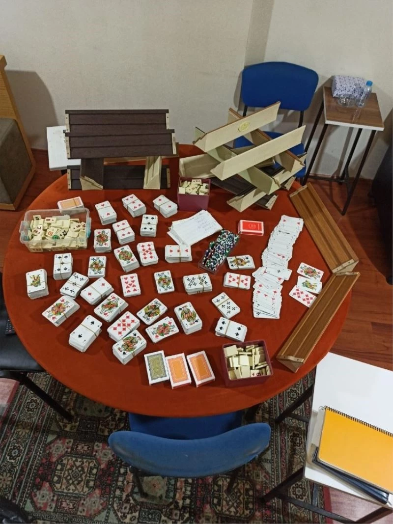 Bolu’da kumarhaneye çevrilen eve operasyon
