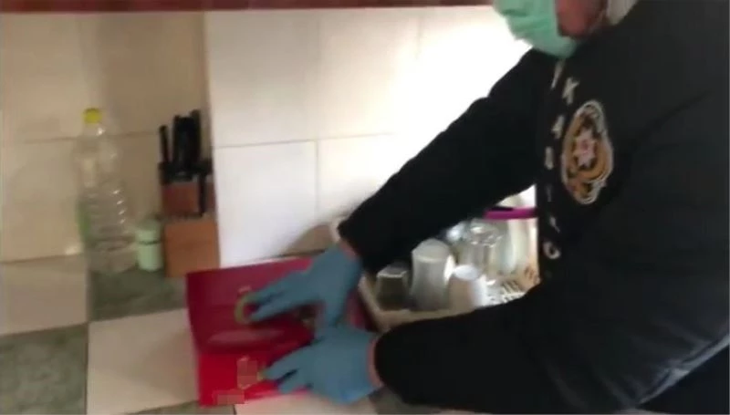 Kek kutusunda uyuşturucu ticareti polise takıldı
