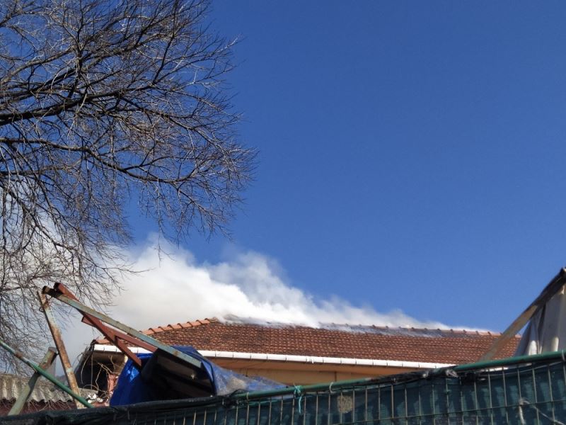 Zeytinburnu’na dağıtım sağlayan trafoda yangın
