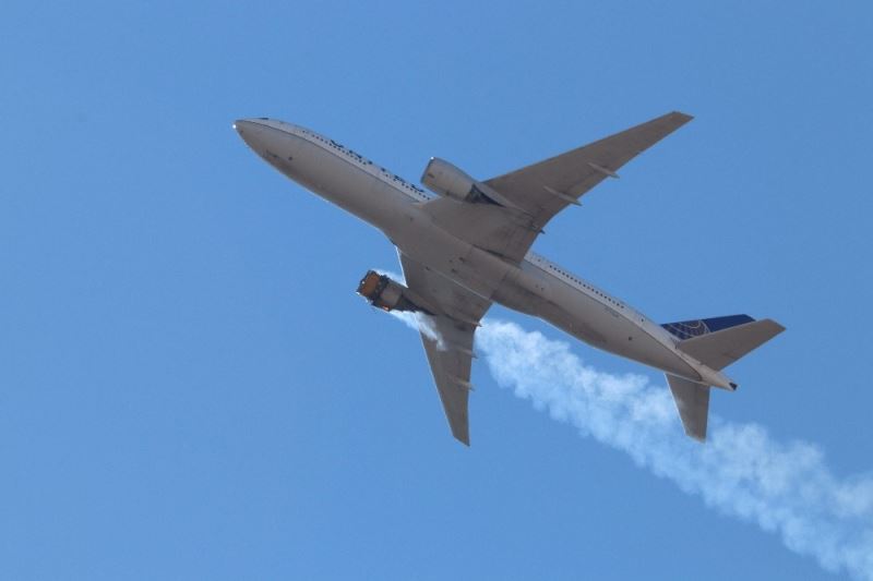 Boeing’den dünya genelinde 777 tipi yolcu uçaklarını indirme talebi
