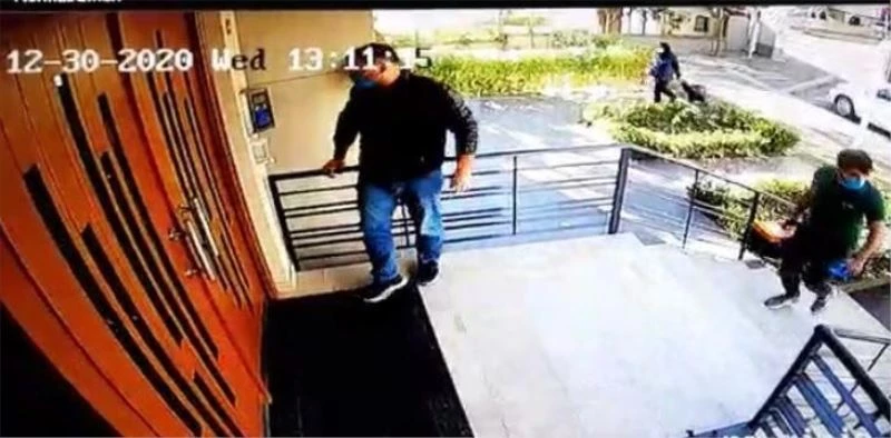 Kadıköy’de doktoru dolandıran sahte teknik servisçiler kamerada
