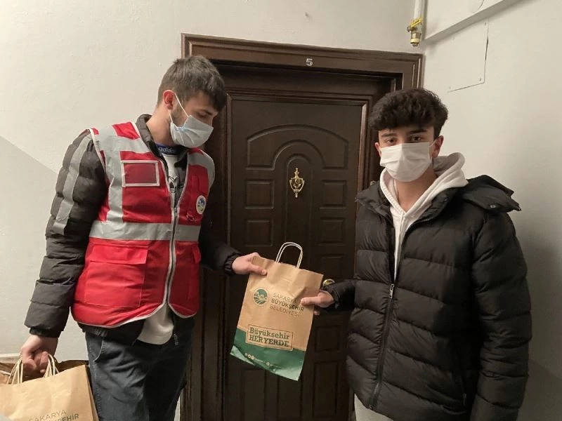 Büyükşehir salgınla mücadelede vatandaşların yanında
