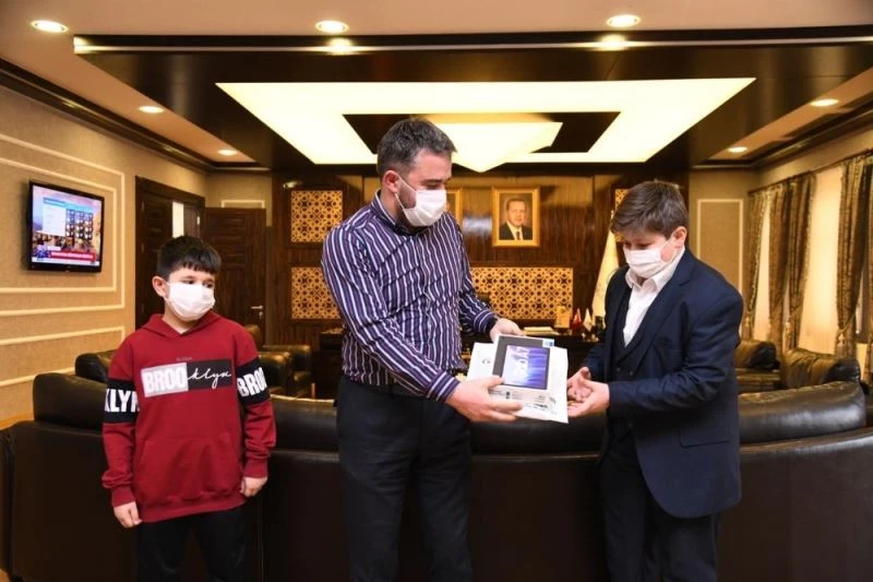 Pursaklar Belediye Başkanı Çetin hafızlık yarışması birincisini ağırladı
