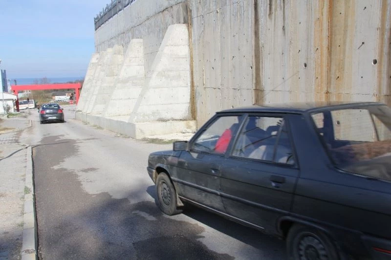 Sinop’ta hastane duvarında tehlike
