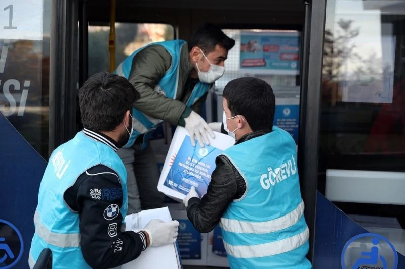 Merkezefendi Belediyesi, esnaf ve müzisyenlere gıda kolisi desteğini sürdürüyor
