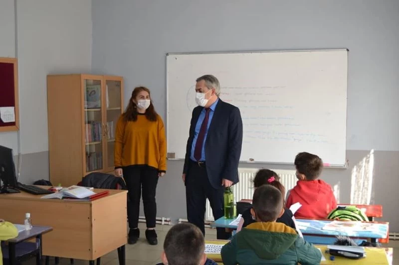 Öğrenciler sıralarda olmaktan mutlu
