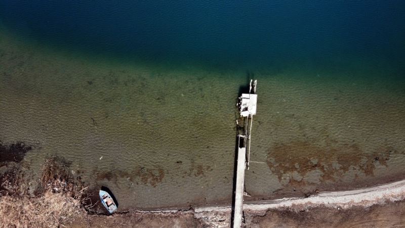 Sapanca Gölü yükseldi, karaya oturan kayıklar suyla buluştu
