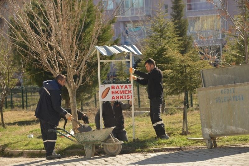 Gediz Belediyesi’nden “Askıda Bayat Ekmek Projesi”
