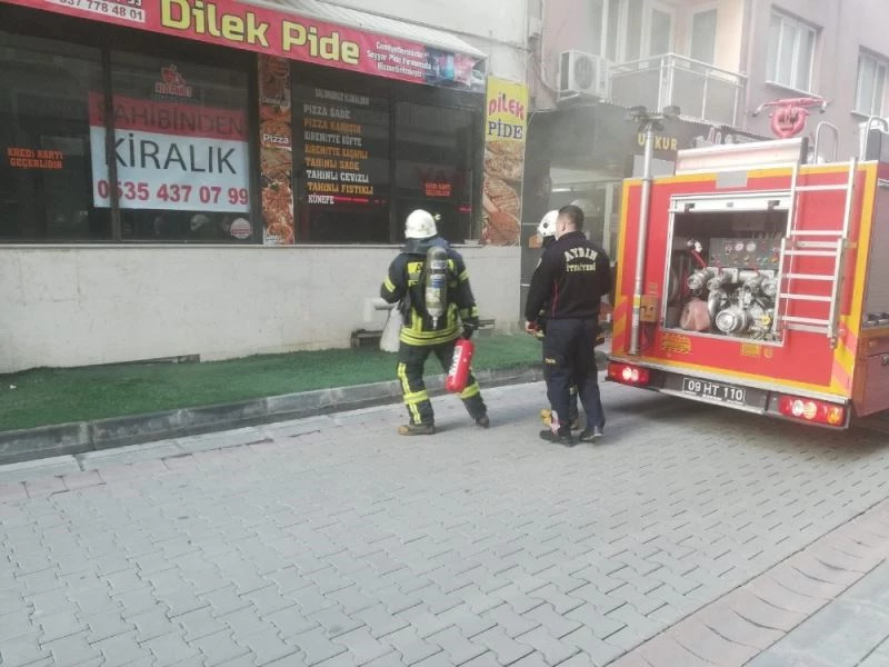 Yoğun duman mahalleliyi panikletti

