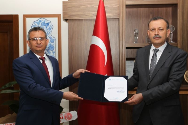 BEÜ Öğretim Üyesi Prof. Dr. Aydın ‘en iyi bilimsel makale’ ödülüne layık görüldü
