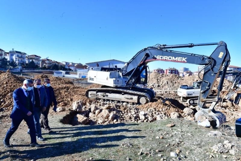 Yakınca Yarı Olimpik Yüzme Havuzu çalışmaları hız kazandı
