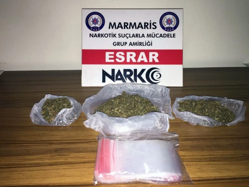 Filyasyon ekibinin şoförü uyuşturucu satarken yakalandı
