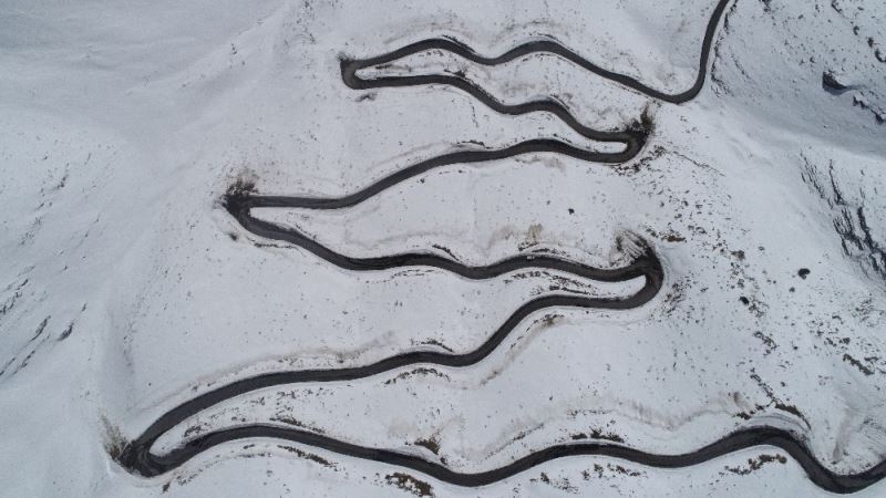 Şırnak’taki 2 bin 230 rakımlı Tanin Geçidinde yılan gibi kıvrılan keskin virajlar, görenleri hayran bıraktı

