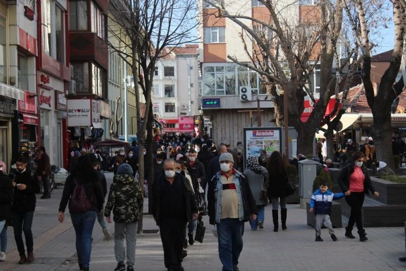 Eskişehir’de caddelerinde endişe veren yoğunluk
