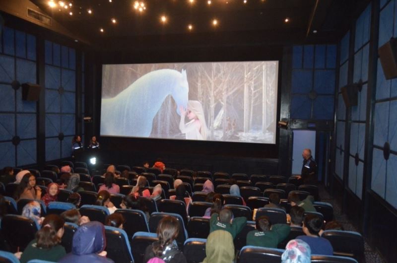 Mart ayında açılması hedeflenen sinema salonlarında tarih ertelendi
