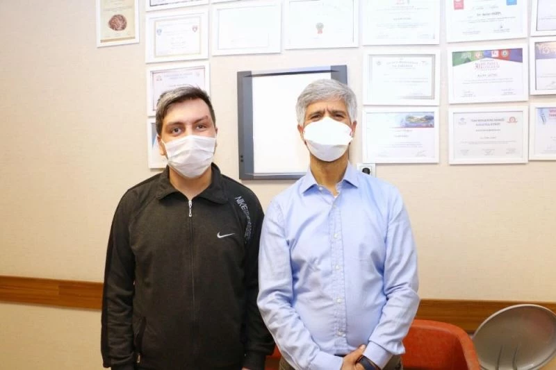 19 yıldır kendisini tedavi eden hekimini unutmadı
