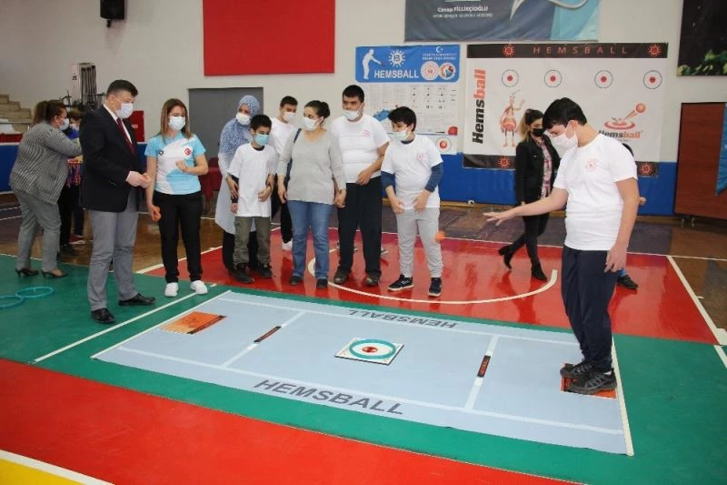 Otizmli çocuklar hemsball ile engelleri aşıyor
