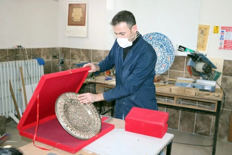 Cezaevinde tahsil yaptı, sanat öğrendi, şimdi yüzlerce kursiyere sanat öğretiyor
