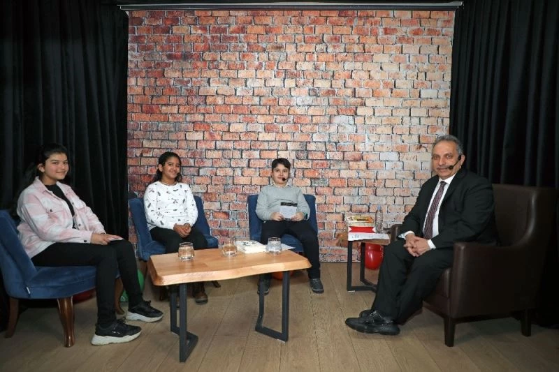 Başkan Yalçın ve afacanlar kamera karşısında
