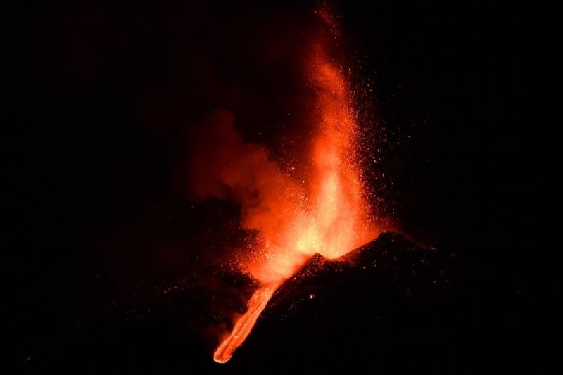 Etna Yanardağı, son bir haftada 6 kez faaliyete geçti
